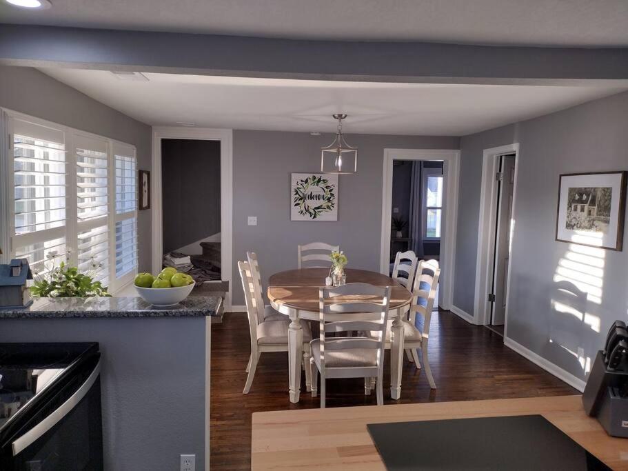 1908 Modern Farmhouse On Large Private Treed Lot Shawnee Εξωτερικό φωτογραφία