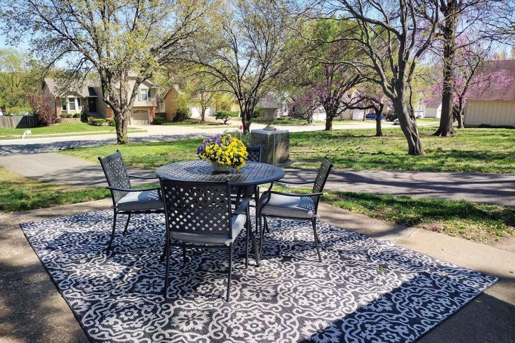 1908 Modern Farmhouse On Large Private Treed Lot Shawnee Εξωτερικό φωτογραφία